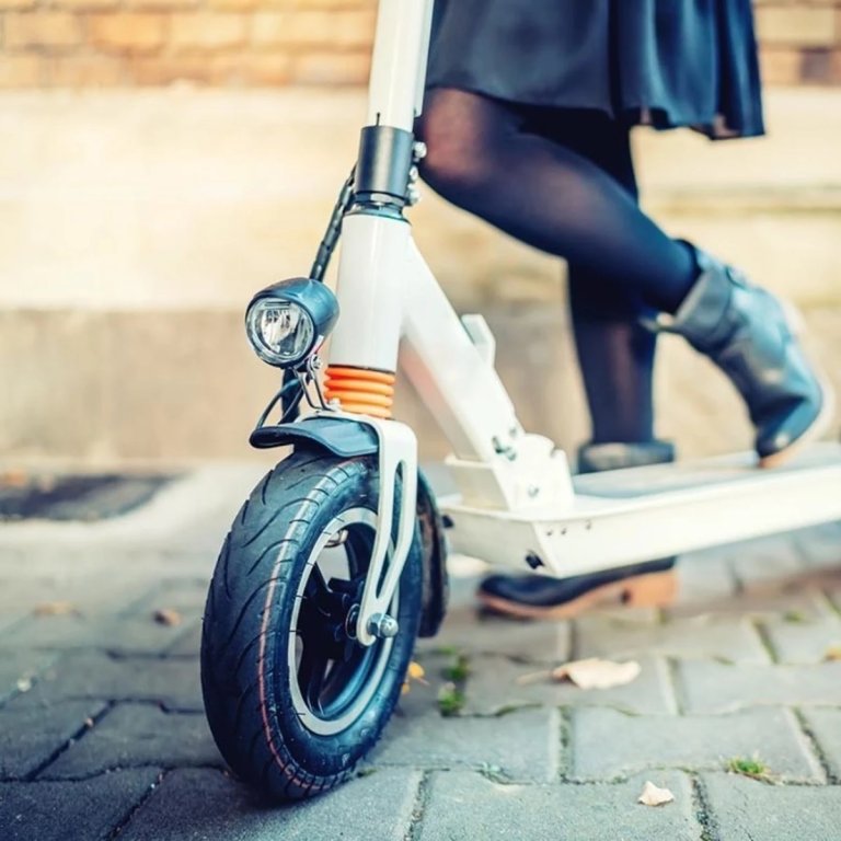 Es prohibeix temporalment l’accés dels patinets elèctrics al transport públic