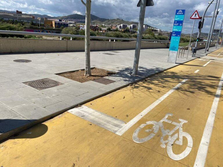 Santa Coloma ja té gairebé 4,5 km de carril bici metropolità