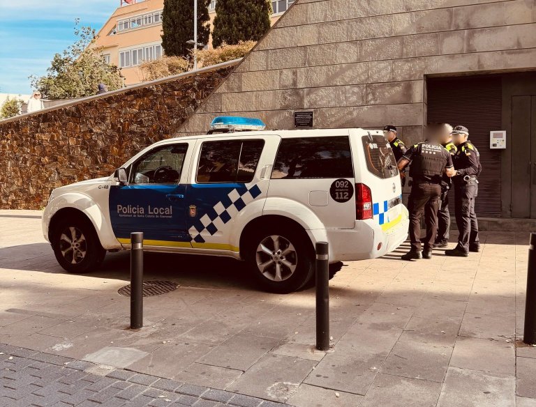 Santa Coloma envia agents de la Policia Local a Vilamarxant per col·laborar en el control de trànsit a la zona afectada per la DANA